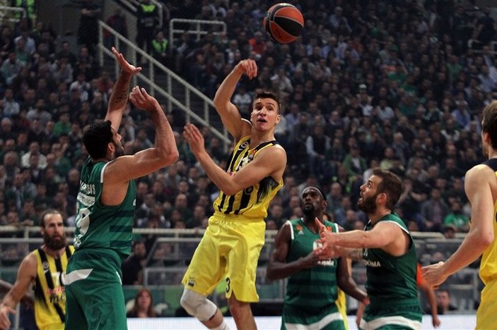Fenerbahçe'den Yunanistan'da bir zafer daha