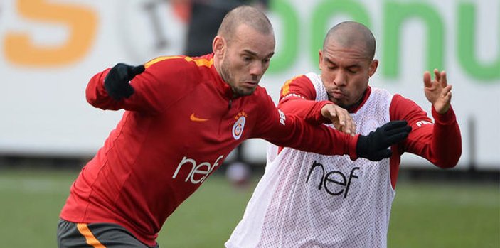 Advocaat: Sneijder F.Bahçe'ye geldiğim için kızmıştır