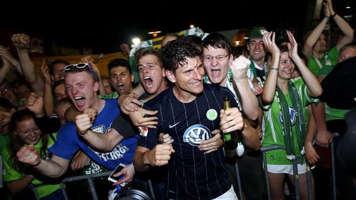 Gomez'li Wolfsburg ligde kaldı