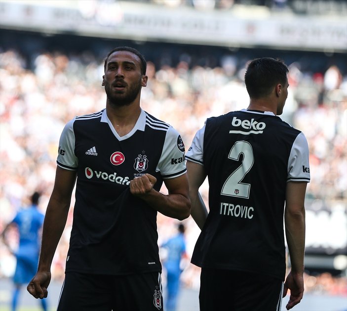 Şampiyon Beşiktaş kupasını aldı