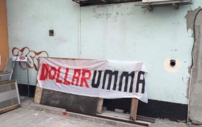 Tribünlerden Donnarumma'ya dolar fırlatıldı - İZLE