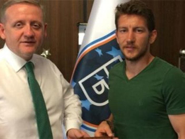 Başakşehir'de 3 futbolcu takımdan ayrıldı