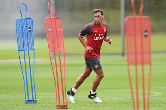 Mesut Özil: Arsenal'de mutluyum