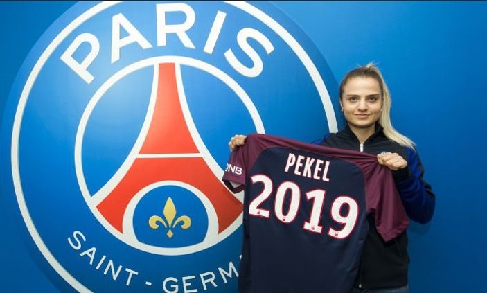 Kadın futbolcu Melike PSG'ye transfer oldu