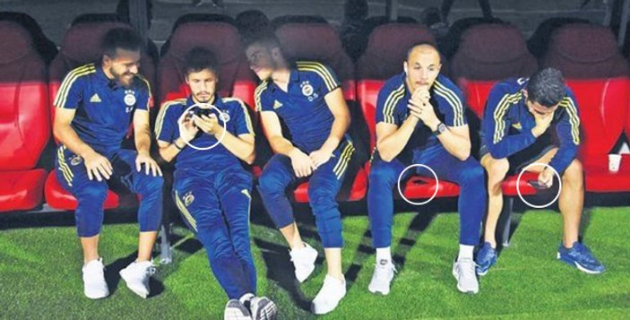 Fenerbahçe'nin yedek futbolcuları taraftarı kızdırdı