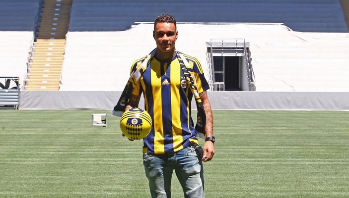 Van der Wiel Fenerbahçe'den ayrıldı
