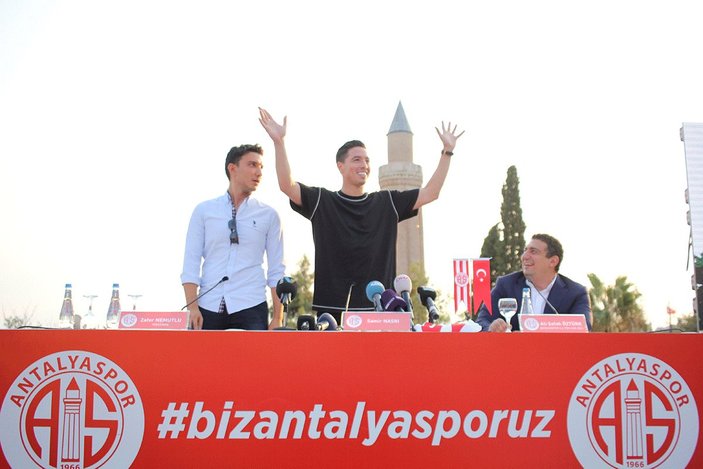 Samir Nasri Antalyaspor'a imza attı