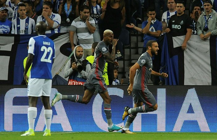 Beşiktaş deplasmanda Porto'ya 3 attı