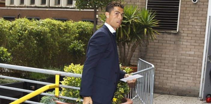 Ronaldo: Cezayı ödemezseniz giderim