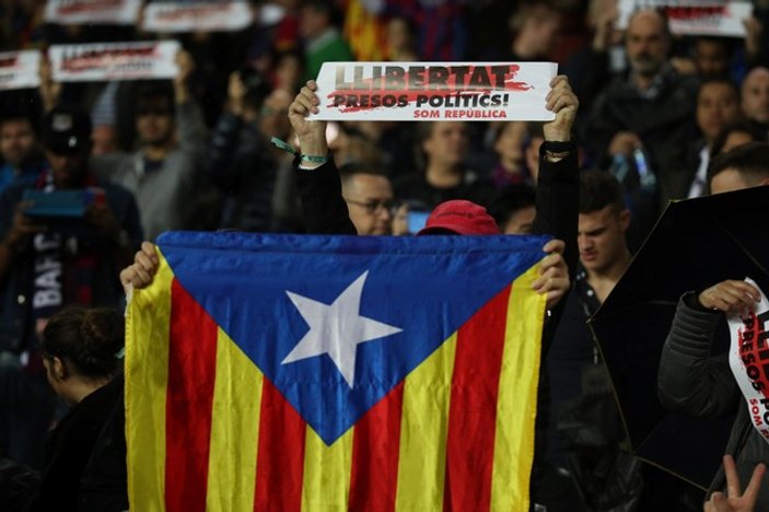 Barcelona-Sevilla maçında özgürlük sloganları