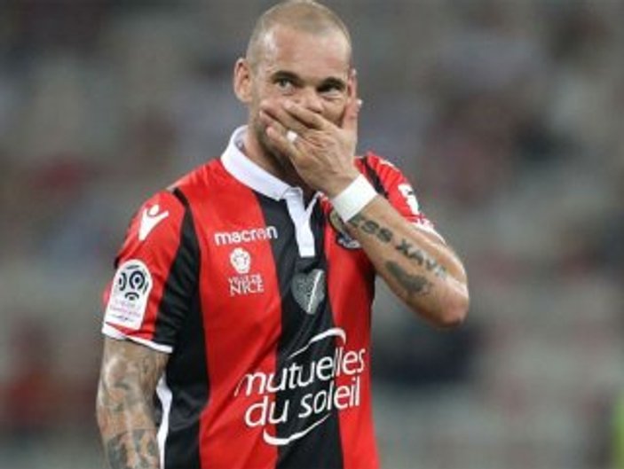 Sneijder: Acı çekiyorum