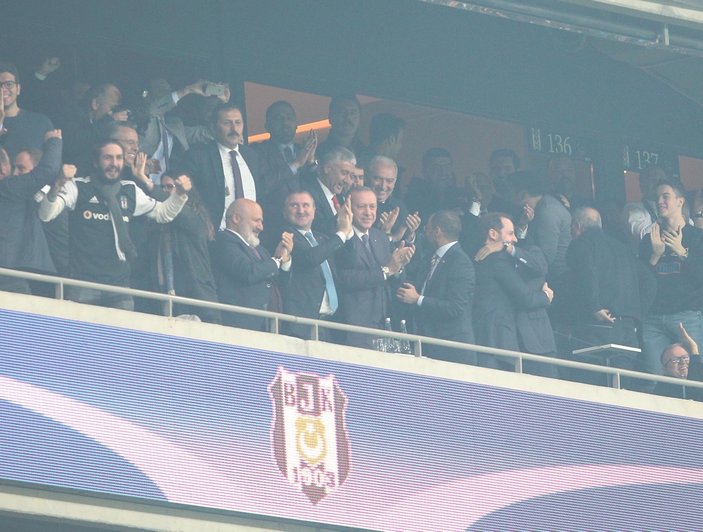 Cumhurbaşkanı Erdoğan Beşiktaş maçında tribünde