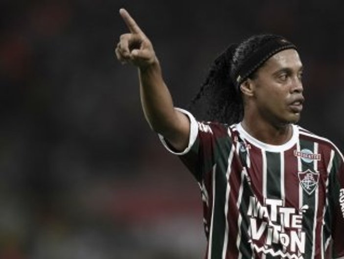 Ronaldinho futbolu bırakıyor