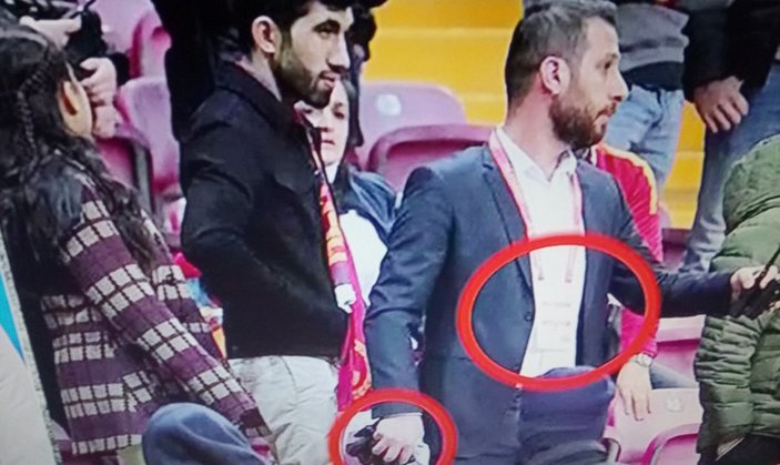 Galatasaray tribününde Beşiktaş forması tepkisi