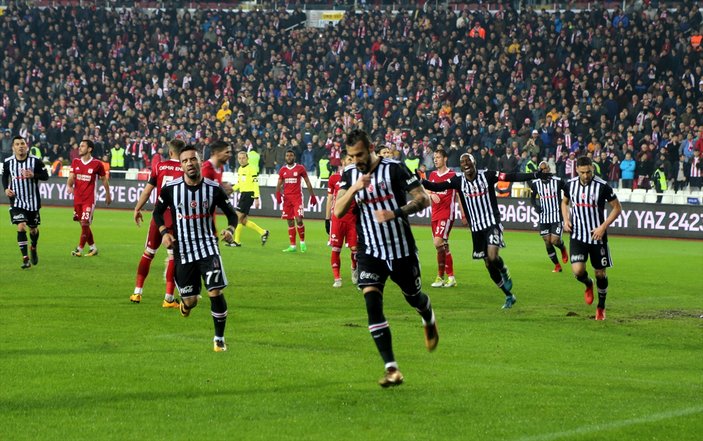Beşiktaş, Sivasspor'a yenildi