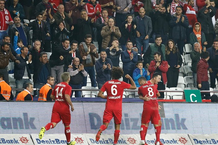 Derbinin galibi Antalyaspor