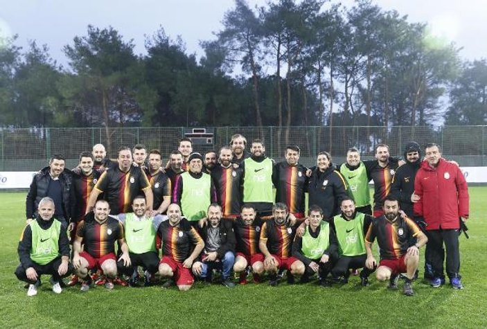 Galatasaray teknik heyeti ile gazeteciler maç yaptı