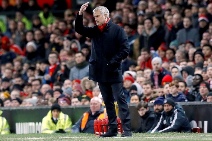 Mourinho Manchester United'la uzatıyor