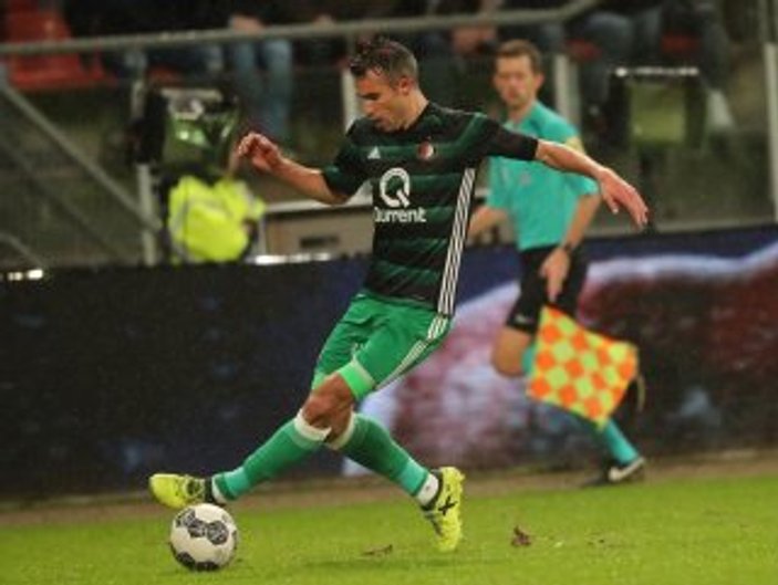 Van Persie, Feyenoord formasıyla ilk maçına çıktı