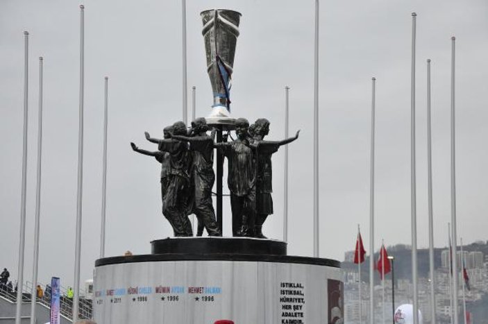 Trabzonspor şike anıtını sergiledi