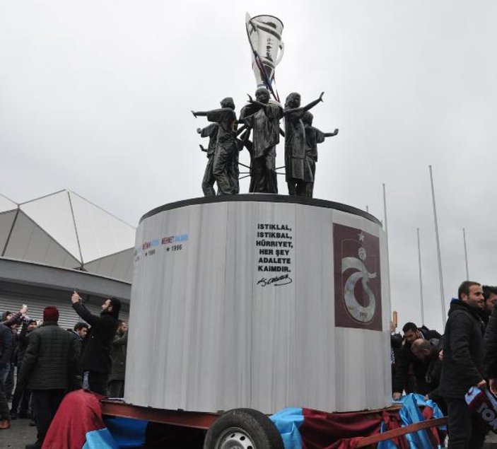 Trabzonspor şike anıtını sergiledi