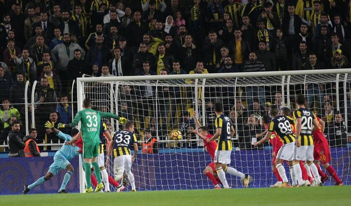 Fenerbahçe'de defans hataları pahalıya patladı