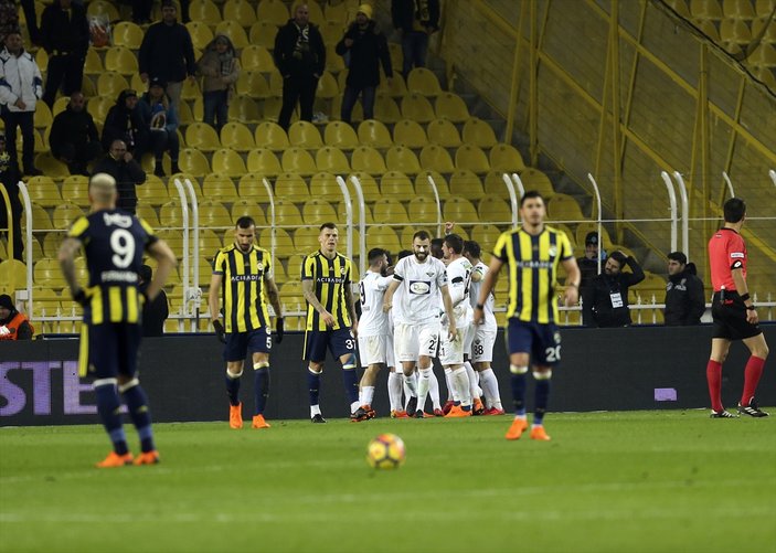 Fenerbahçe tribünlerinde istifa sesleri