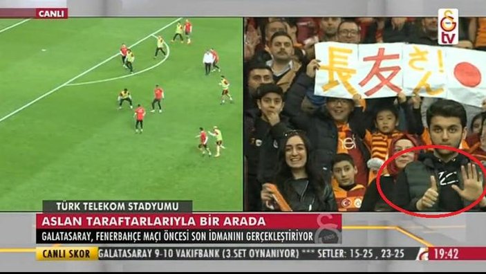 Galatasaray idmanında bir taraftar 6 işareti yaptı