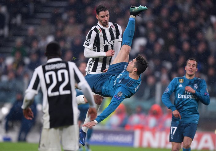 Ronaldo röveşata golünde adeta uçtu