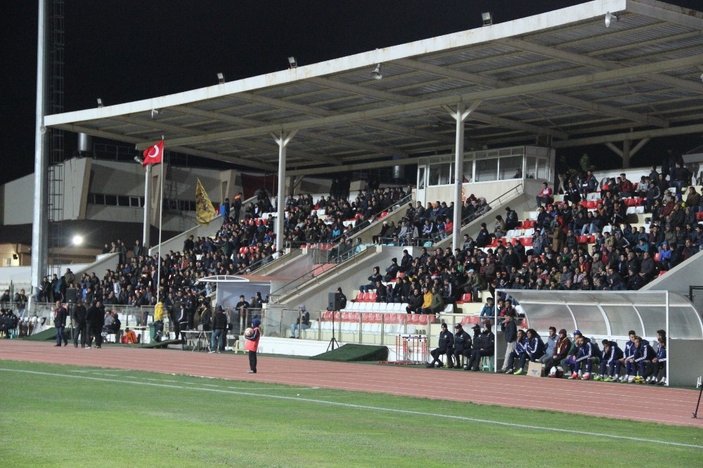 Karaman’da ilk kez gece maçı oynandı