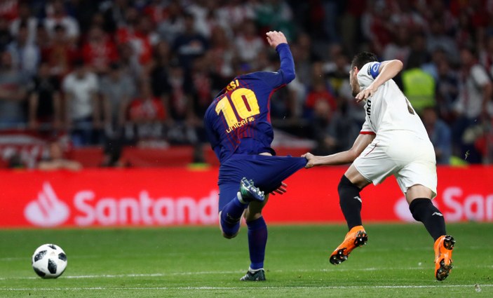 Messi Barcelona'daki 31. kupasını kazandı