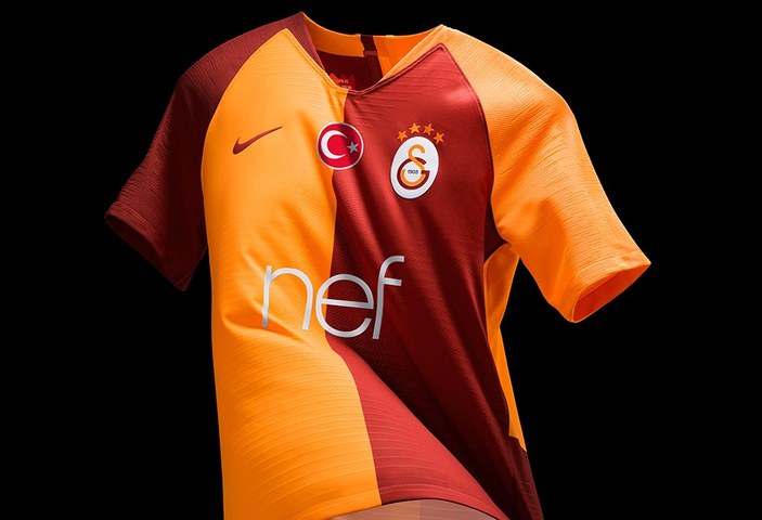 Galatasaray'ın iç saha forması tanıtıldı