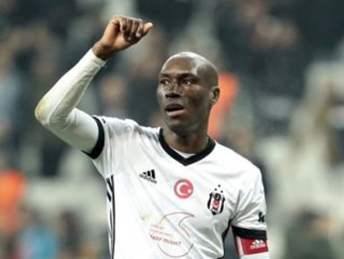 Atiba 1 yıl daha Beşiktaş'ta kalacak