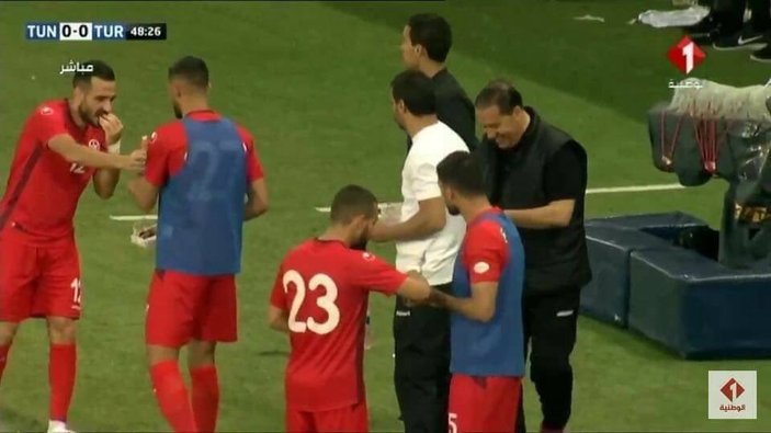Tunuslu futbolcuların maçta oruç açma yöntemi