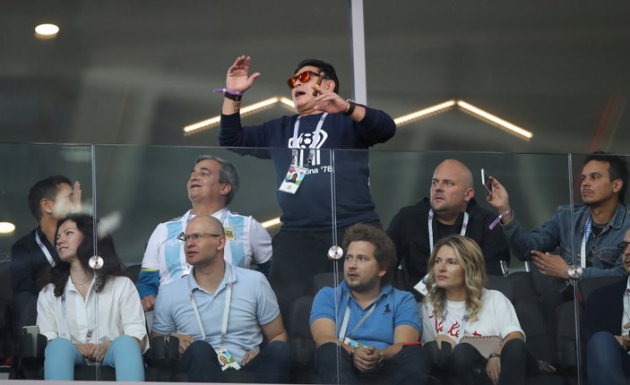 Puro içen Maradona taraftarlardan özür diledi