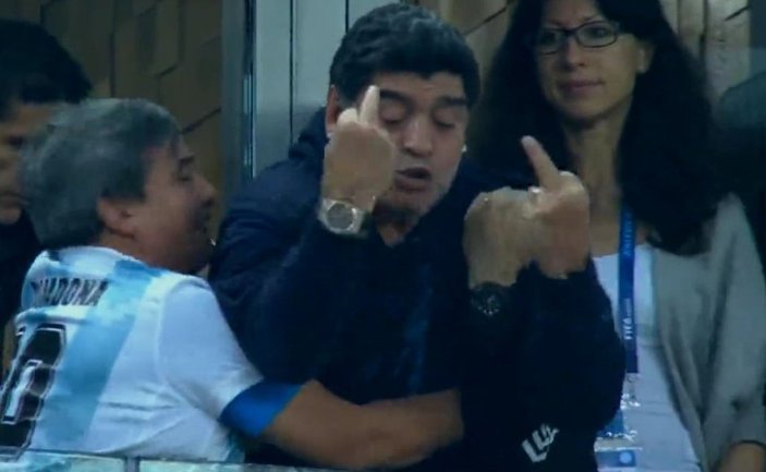 Nijeryalılara küfür eden Maradona fenalık geçirdi