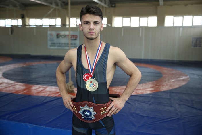 Şampiyon genç güreşçi Serhat Kırık'ın başarı öyküsü