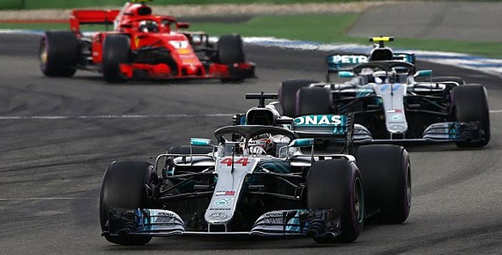 Almanya'da Vettel'in kazası Hamilton'a yaradı
