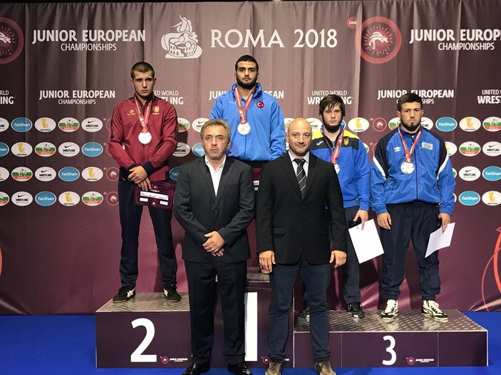 Genç güreşçi Ramazan Sarı Avrupa Şampiyonu