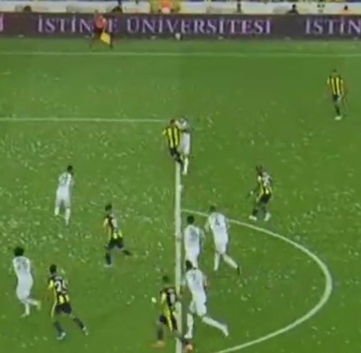 Fenerbahçe'nin penaltısında VAR'a başvuruldu