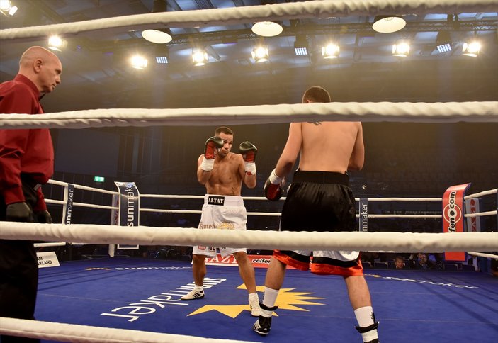 Türk boksör Şükrü Altay kıtalararası altın kemeri kazandı