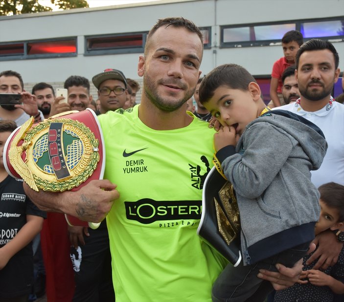 Türk boksör Şükrü Altay kıtalararası altın kemeri kazandı