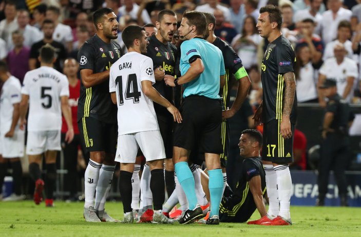 Ronaldo kırmızı kart gördü ağlayarak çıktı