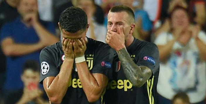 Ronaldo kırmızı kart gördü ağlayarak çıktı