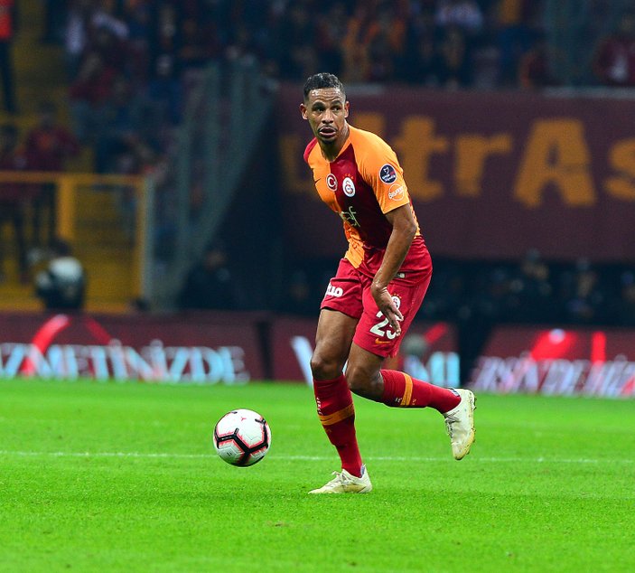 Galatasaray 40 dakikada üç oyuncu değiştirdi