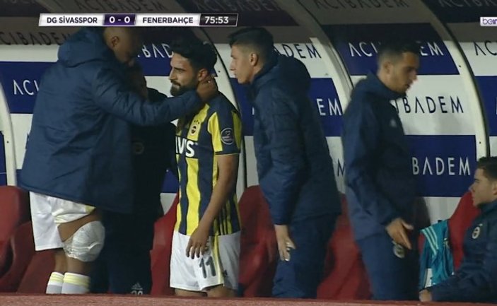 Mehmet Ekici sakatlanınca gözyaşlarını tutamadı