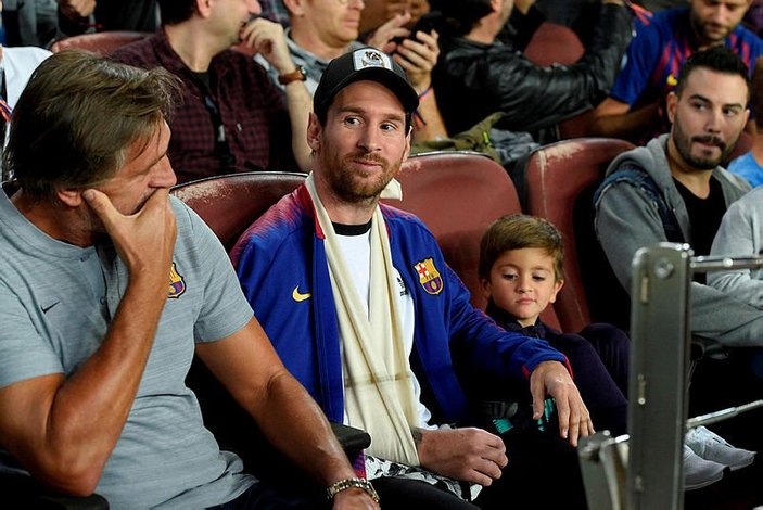 Suarez'in frikik denemesi Messi'yi güldürdü