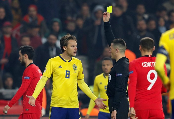 İsveçli futbolcu Berg: Hakem 2 penaltı sözü verdi