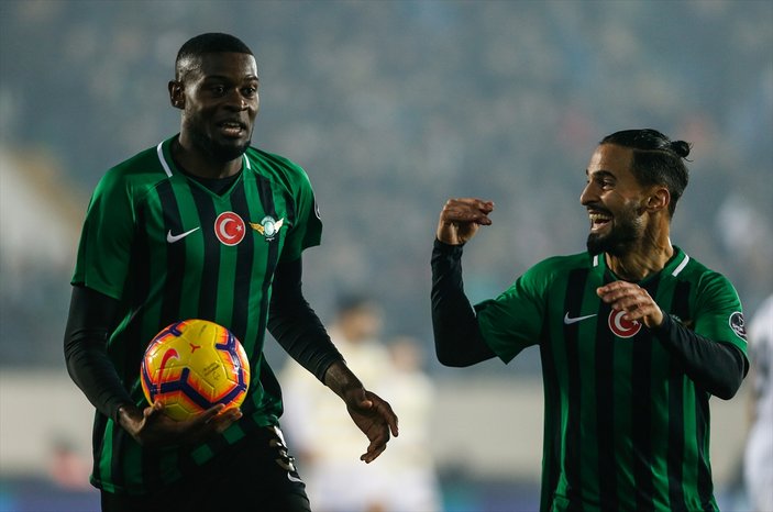Akhisarspor güle oynaya Fenerbahçe'ye 3 attı
