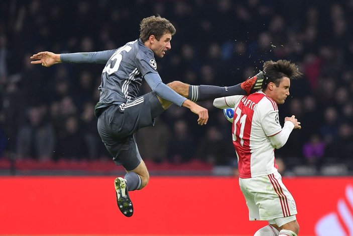 Müller'in kırmızı kart gördüğü pozisyon